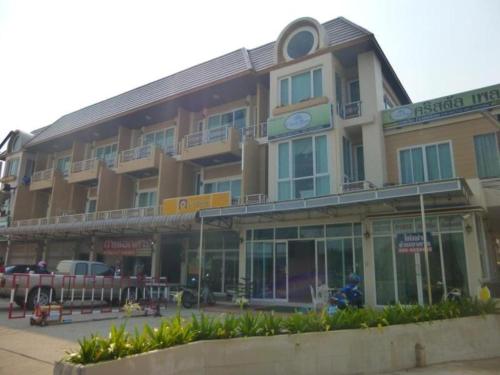 Crystal Place Buayai