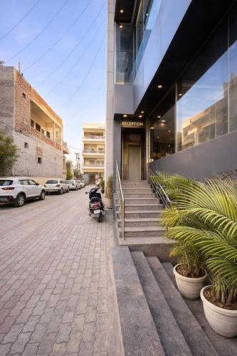 JBS Comfort Residency Zirakpur Chandigarh # Couple friendly # Parking # lift #Travelers Choice photo 3
