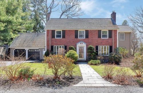5BR World Cup Home Base, Upscale Neighborhood, 25mins to Gillette & Boston in Newton (Massachusetts)