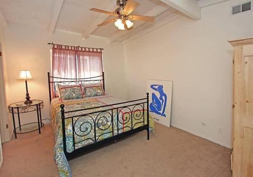 Location! High Walkability Steps to the beach home - image 2