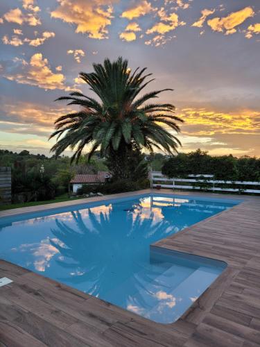 Peldbaseins, Louharechenia - Maison d'invités au Pays-Basque avec piscine & jardin (Louharechenia - Maison d'invites au Pays-Basque avec piscine & jardin) in Villefranque