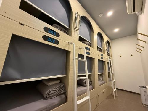 Coller Chinatown Room Type - Upper Decker Female Room - Common