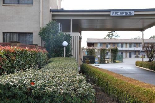 A szálláshely kívülről, Country Gardens Motel in Coonabarabran