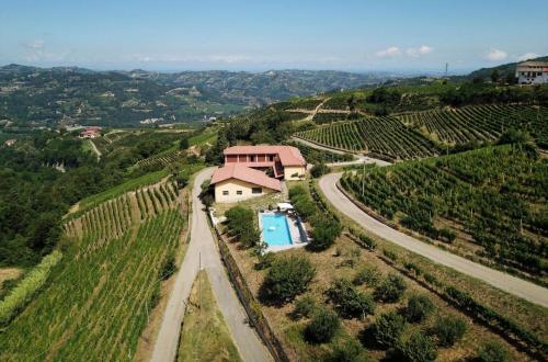 A szálláshely kívülről, Villa Belpoggio Langhe Wine Country 15m pool High-Speed WiFi in Cossano Belbo