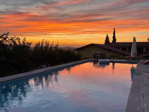 Úszómedence, Villa Belpoggio Langhe Wine Country 15m pool High-Speed WiFi in Cossano Belbo