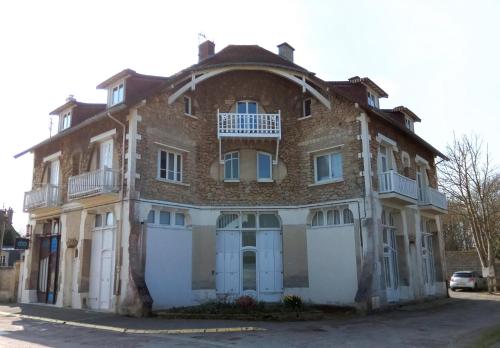Зовнішній вигляд готелю, La Sapinière (La Sapiniere) in Ерманнвіль-сюр-Мер