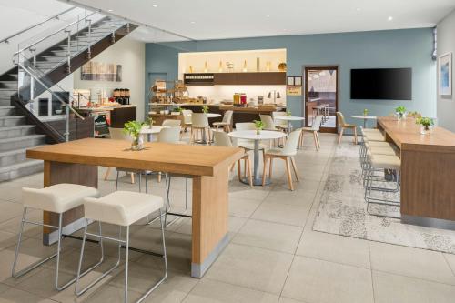 Makanan dan Minuman, Element Harrison - Newark in Harrison (NJ)
