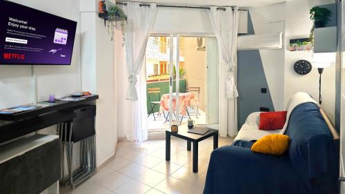 1Bed Flat with Pool, Balcony & Hammock - only 5 Mins to the Beach!