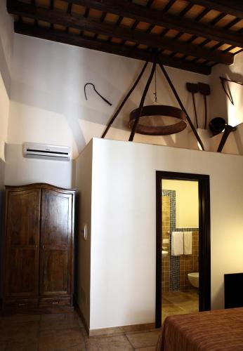 Deluxe Double or Twin Room image 7
