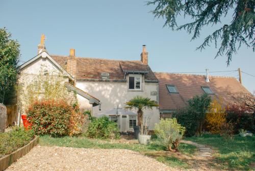 La petite maison in Charge (Centre)
