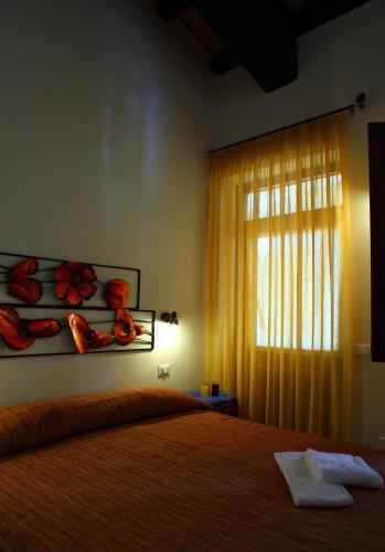 Deluxe Double or Twin Room image 4
