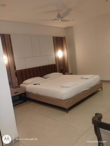Hotel Shubham Prestige kandlakoya