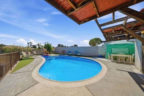 The Peacock Villa - Designed for Extended Stays, Relocations & Groups, Pet Friendly! – khách sạn tại Đông The Strip