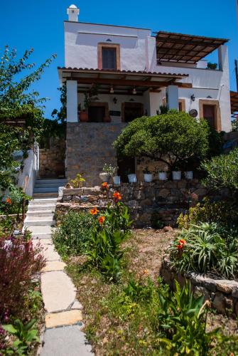 สวน, PATMOS Mathios Studios- apartments in แพทโมส
