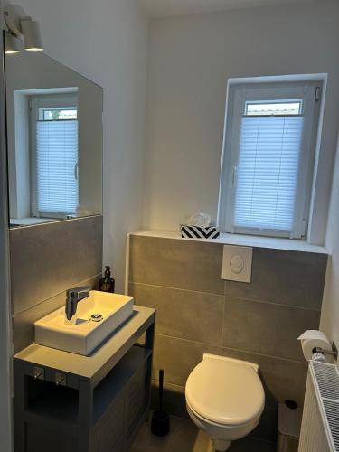 Bathroom, NEU gemutliches und modernes Ferienhaus in Ahrensburg Hamburg in Ahrensburg