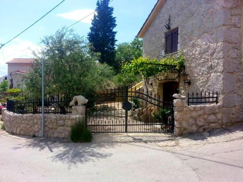Ferienhaus Krk-Cizici – khách sạn tại Cizici