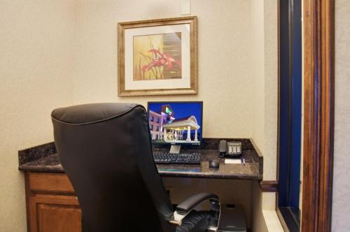 Holiday Inn Express Hotel & Suites Center by IHG in Center, USA