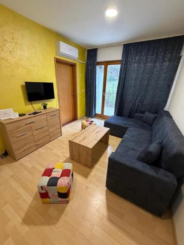 Sunny two bedroom in Rakovica