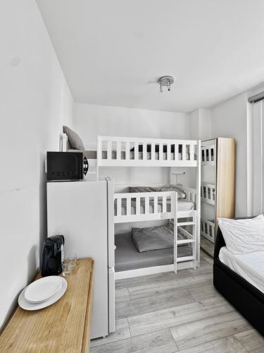 London Duo & Quad Rooms in Zone 2 - Willesden Green, London