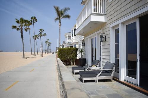 1028 W Oceanfront - Beautiful 5bdr Beachfront on Scenic Bike Path - image 2