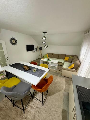 2 bedrooms, 4 beds