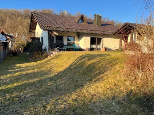 Ferienhaus Natternberg Spacious apartment large living room 4 bedrooms garden quiet near Deggendorf in 代根多夫