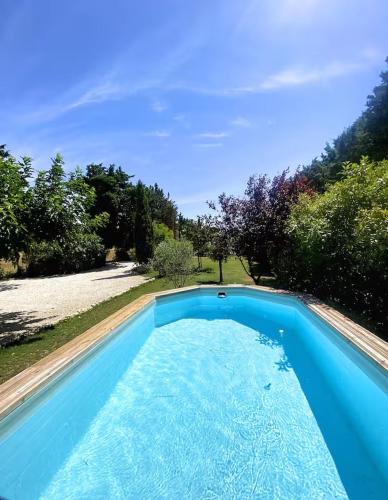 bazen, Superbe Villa classée 4 étoiles, Jardin 1200m2 et Piscine - 8 Personnes (Superbe Villa classee 4 etoiles, Jardin 1200m2 et Piscine - 8 Personnes) in Les Lones