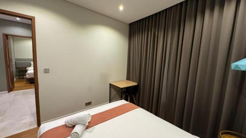 Luxury three bedroom apartment by Sky Suite - image 10
