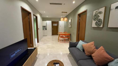 Luxury three bedroom apartment by Sky Suite - image 13