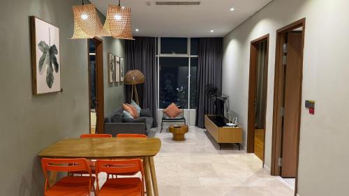 Luxury three bedroom apartment by Sky Suite - image 5