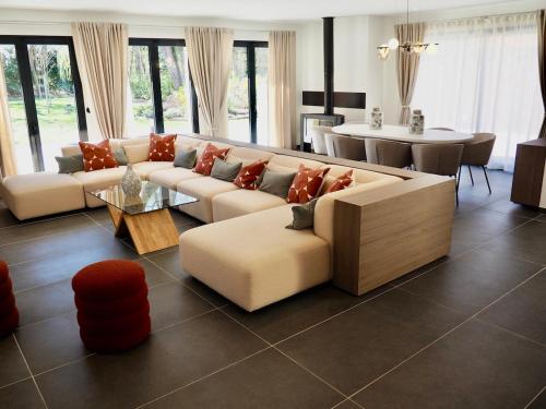 Villa de Luxe 4 chambres parkings jardin in 勒圖凱