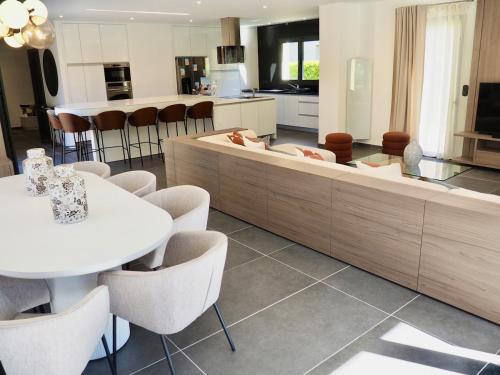 Villa de Luxe 4 chambres parkings jardin in 勒圖凱