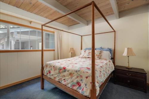 Sweetpea Stay | Cabin Near Lake | Hot Tub | Dogs in Arnold (CA)