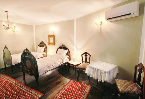 Deluxe Twin Room image 1
