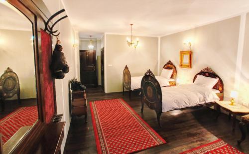 Deluxe Twin Room image 6
