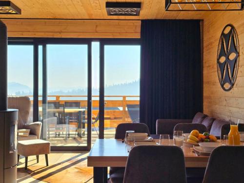 LK Mountain Residence domki i segmenty z prywatnym jacuzzi, sauną i widokami na góry i jezioro (LK Mountain Residence domki i segmenty z prywatnym jacuzzi, sauna i widokami na gory i jezioro) in Falsztyn