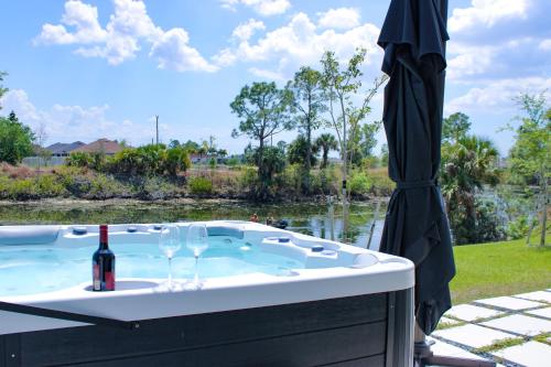 熱水浴缸, D'Marsha in 北邁爾斯堡