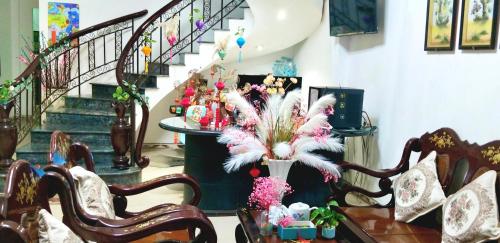 room detail thumbnail 2