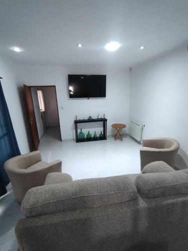 casa amplia de 3 habitaciones con quicho, patio y cochera in Ranchos