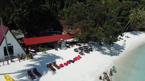 DEWATI ROOMSTAY B&B in Lang Tengah