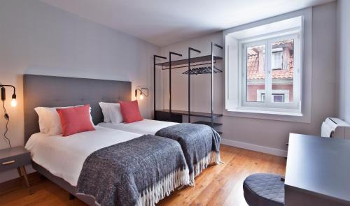 Lisbon Five Stars Apartments Combro 7 - image 4