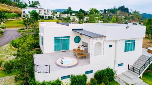 The Peak Hill Pool Villa - 정원