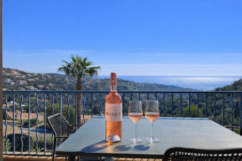 vue mer exceptionnelle, terrasse, piscines et tennis domaine au calme