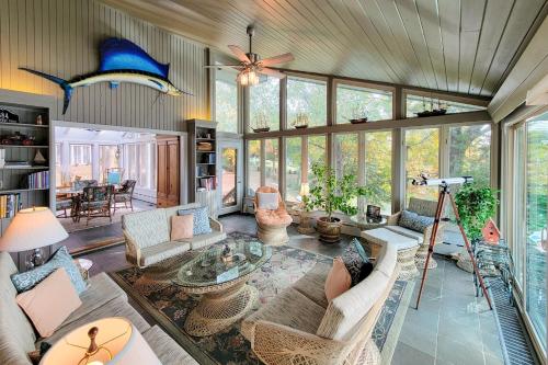 Waterfront, Private Beach, & Dock in Irvington in Irvington (VA)