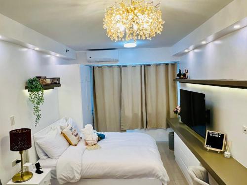 CQ House Luxe Stay with Pool View Near MOA & Airport, Manila