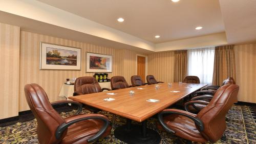 Staybridge Suites - Calgary Airport by IHG