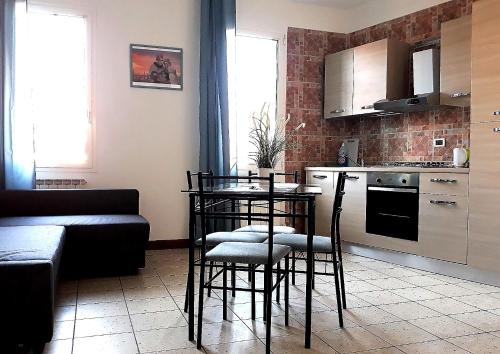 Central Apartment - image 5
