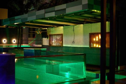 สระว่ายน้ำ, Lunar Signature Hotel & Suites in เอนูกู