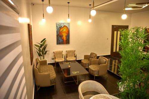 ห้องอาหาร, Lunar Signature Hotel & Suites in เอนูกู