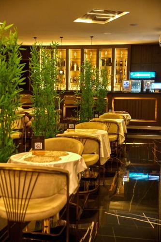 ห้องอาหาร, Lunar Signature Hotel & Suites in เอนูกู